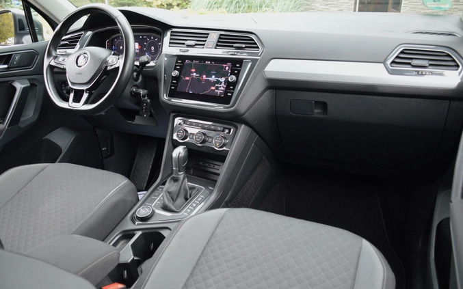 Volkswagen Tiguan cena 94700 przebieg: 196554, rok produkcji 2019 z Piechowice małe 781